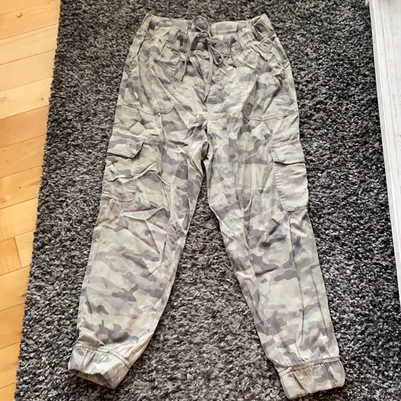 Brand new American eagle joggers - Picture 1 of 2